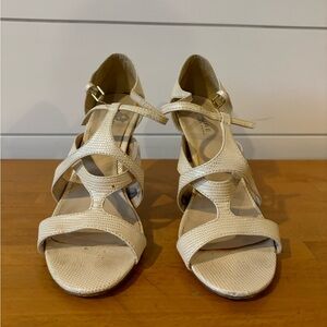 Alfred sung pure women’s heels size 7 gently used cream colour